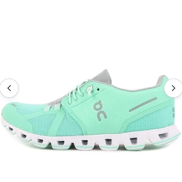 On Clouds of Comfort: Gently Loved Women's Size 8 Seafoam Green Shoes