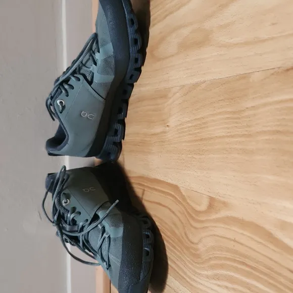On Running Cloud Dipped Waterproof Shoes, Sz 6
