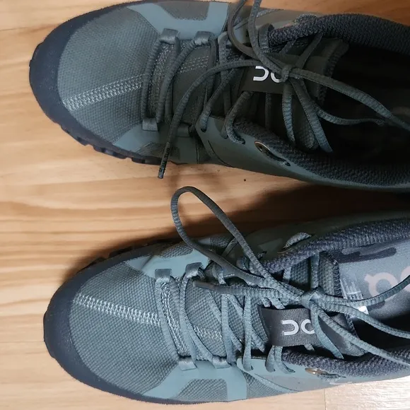 On Running Cloud Dipped Waterproof Shoes, Sz 6