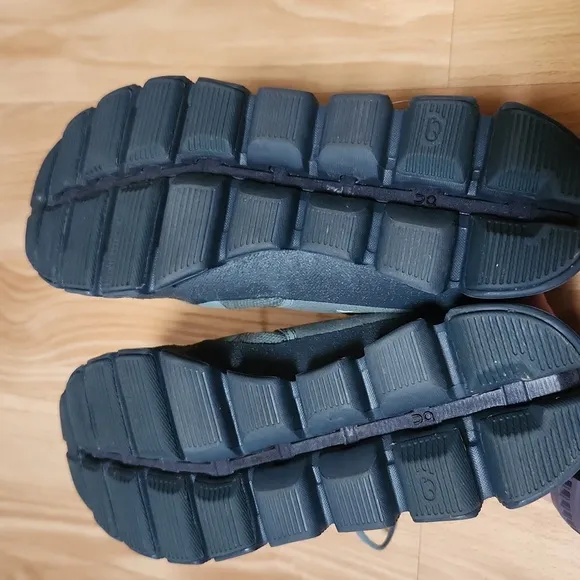 On Running Cloud Dipped Waterproof Shoes, Sz 6