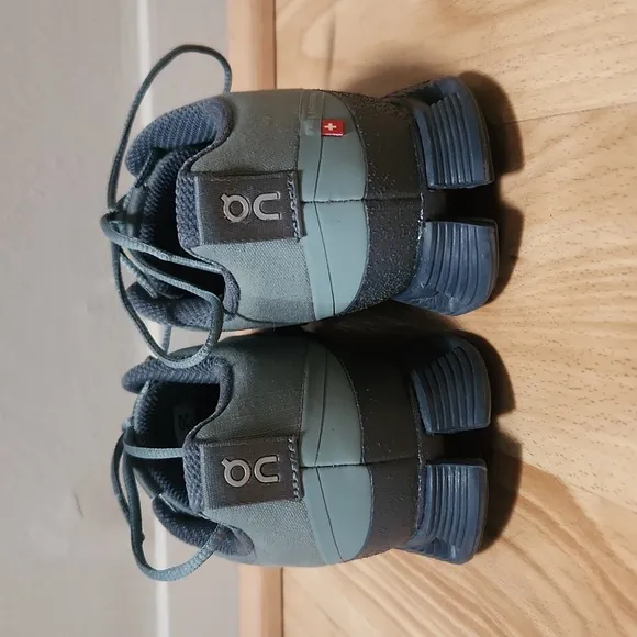 On Running Cloud Dipped Waterproof Shoes, Sz 6