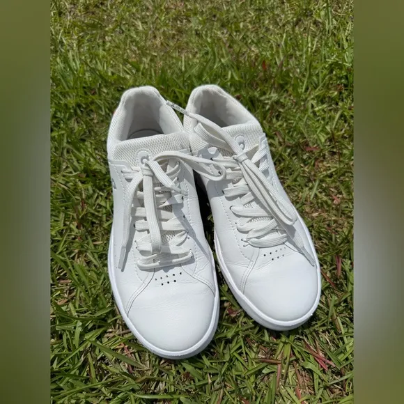 On the Roger advantage women’s white shoes size 7