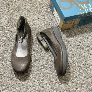 OTBT Scamper Leather Low Wedge Shoes Ankle Strap Size 8.5 M Brown Leather New