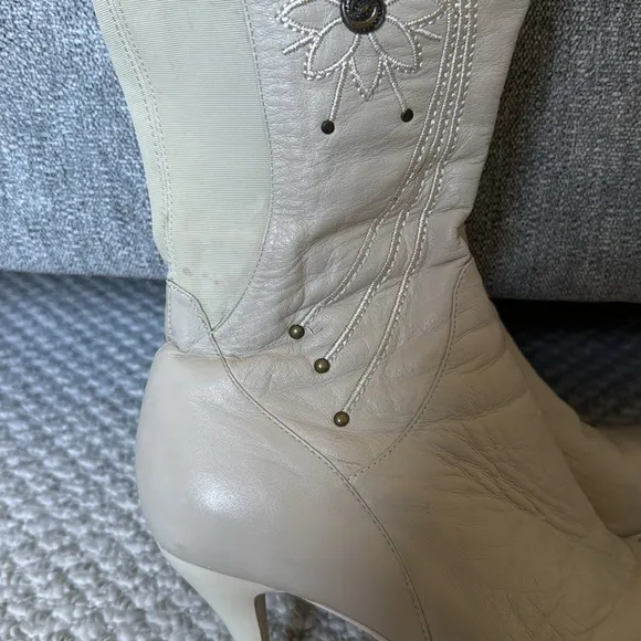 Over the knee leather boots embroidered
