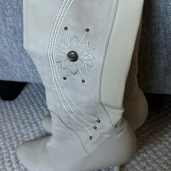Over the knee leather boots embroidered