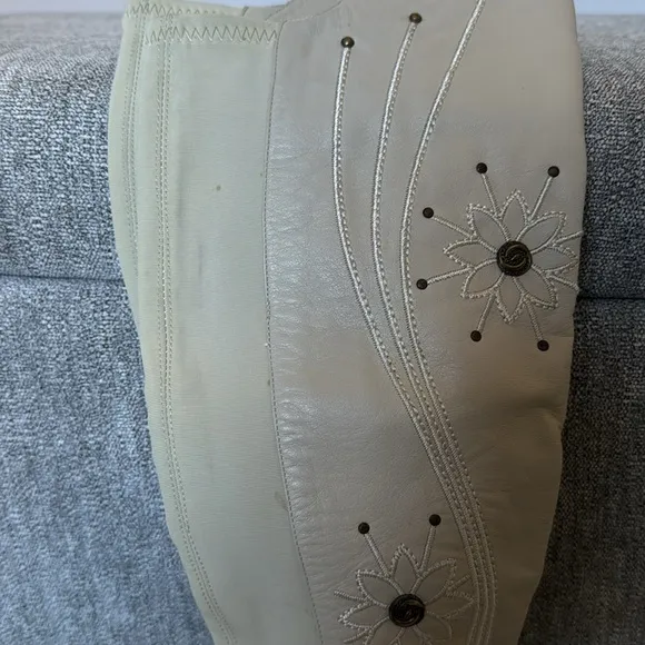 Over the knee leather boots embroidered