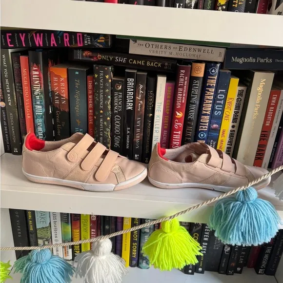 Plae baby pink leather suede tennis shoes sneakers casual comfy retro vintage