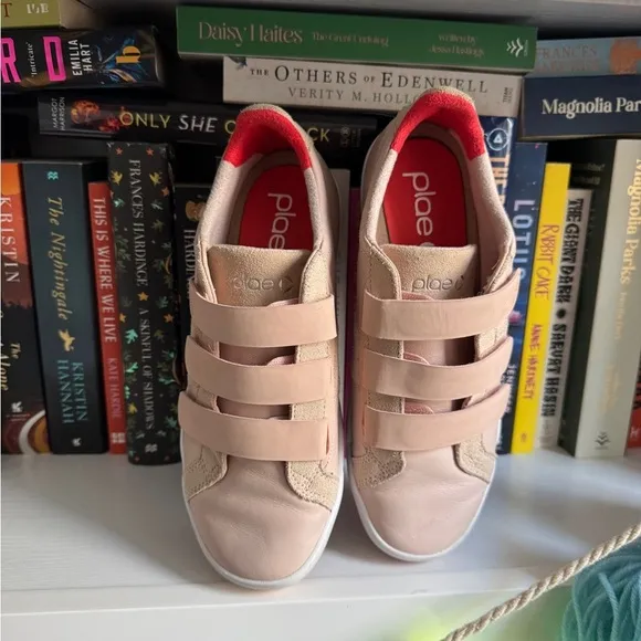 Plae baby pink leather suede tennis shoes sneakers casual comfy retro vintage