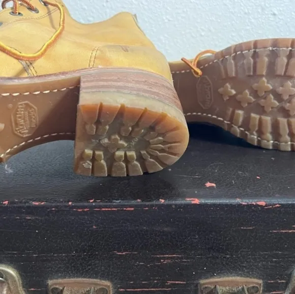 PRE-OWNED VINTAGE Frye SABRINA Banana Yellow Squared Toe  Ankle Boots