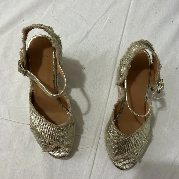 Pretty golden Castaner wedges. Buckled, cloth, wedge heels, perfect!