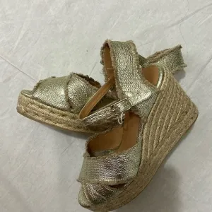 Pretty golden Castaner wedges. Buckled, cloth, wedge heels, perfect!