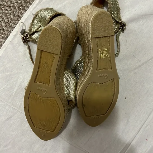 Pretty golden Castaner wedges. Buckled, cloth, wedge heels, perfect!