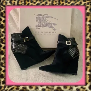 👑✅PRICE FIRM✅NO OFFERS SUPER SALE!! 👑AUTHENTIC Burberry Wedge Fur Ankle Boots.
