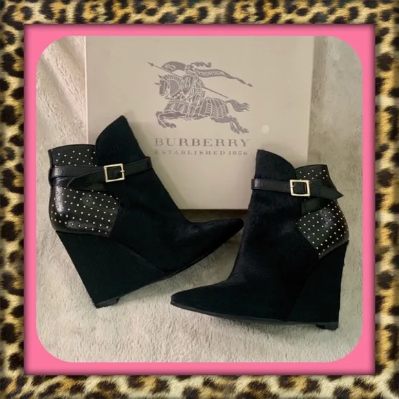 👑✅PRICE FIRM✅NO OFFERS SUPER SALE!! 👑AUTHENTIC Burberry Wedge Fur Ankle Boots.