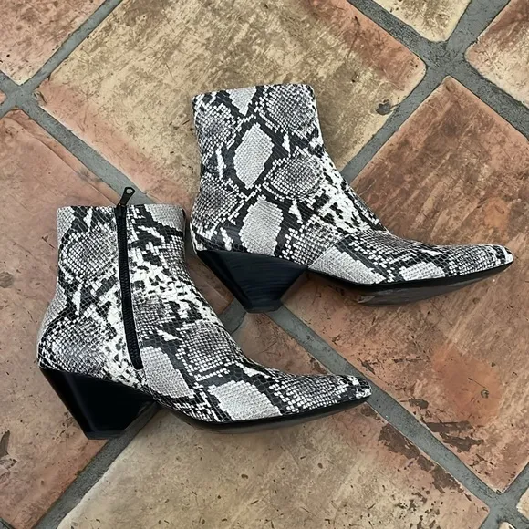 Rag &amp; Bone Spire Snake Leather Side-Zip Ankle Booties Size 41 (US Size 11)