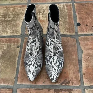 Rag &amp; Bone Spire Snake Leather Side-Zip Ankle Booties Size 41 (US Size 11)