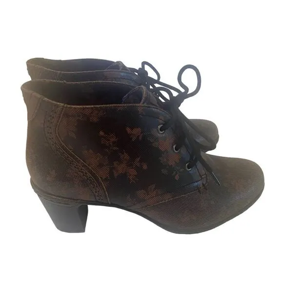 Rockport Cob Hill Collection Rashel Chukka Floral Lace Up Heeled Boots in 7M