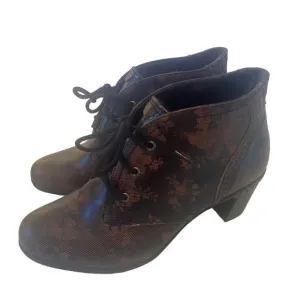 Rockport Cob Hill Collection Rashel Chukka Floral Lace Up Heeled Boots in 7M