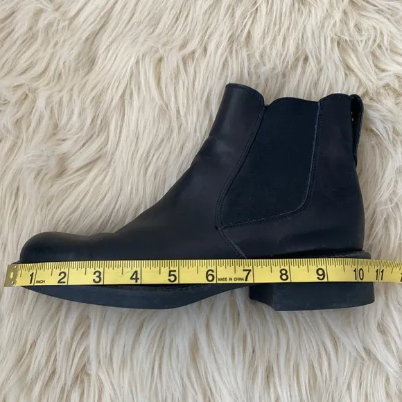 Roots Black Leather Ankle Boots Made in Canada sz 6.5 - Like a Mew