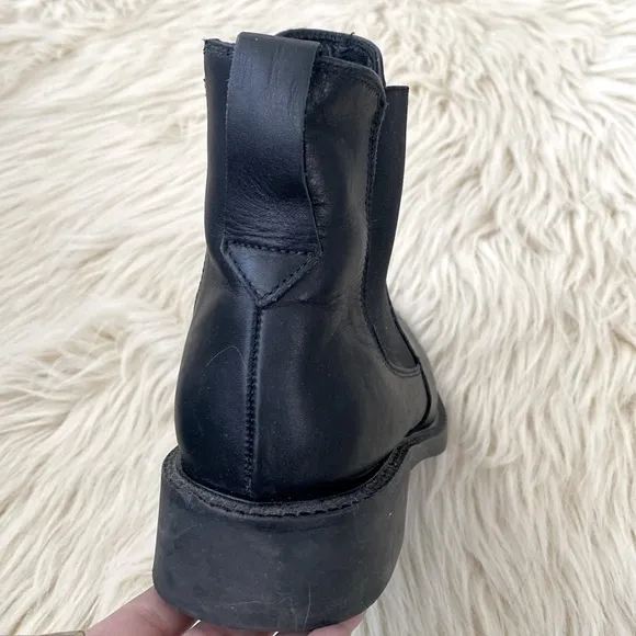 Roots Black Leather Ankle Boots Made in Canada sz 6.5 - Like a Mew