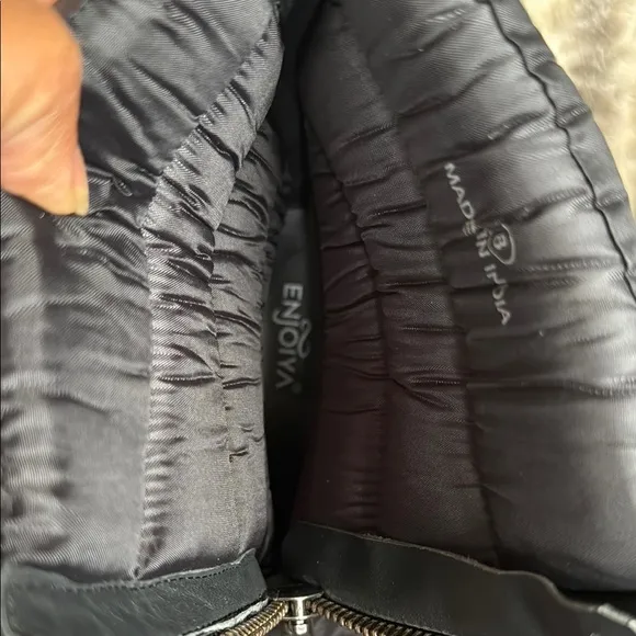 Rugged Black Winter Boots with Thick Sole