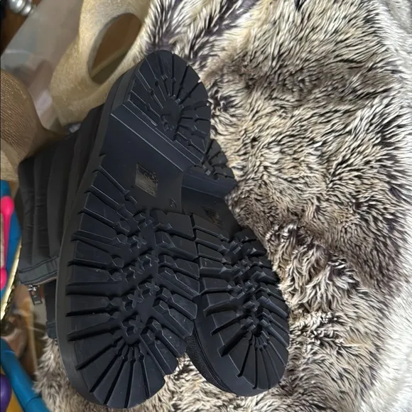 Rugged Black Winter Boots with Thick Sole