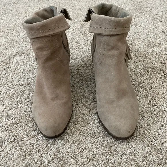 Sam Edelman Louise fringe nude women’s suede booties boots heels size 8