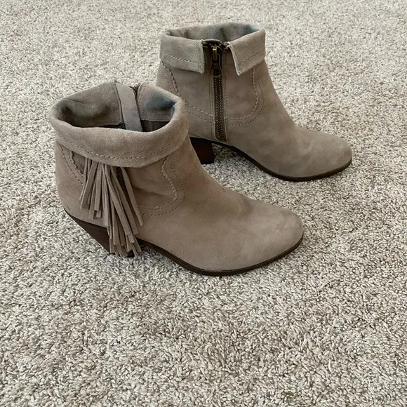 Sam Edelman Louise fringe nude women’s suede booties boots heels size 8