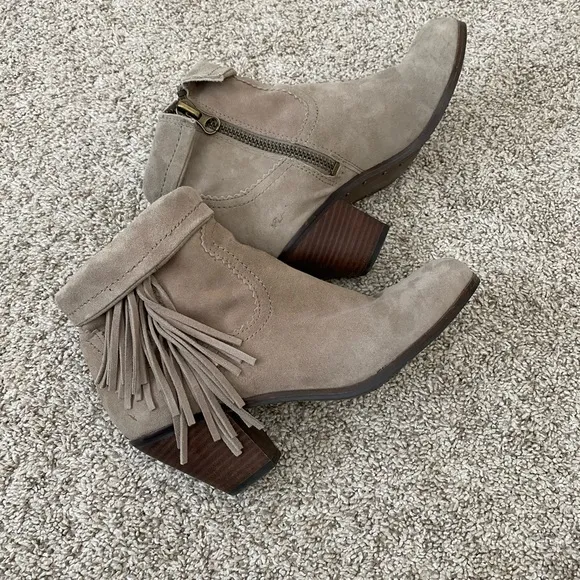 Sam Edelman Louise fringe nude women’s suede booties boots heels size 8