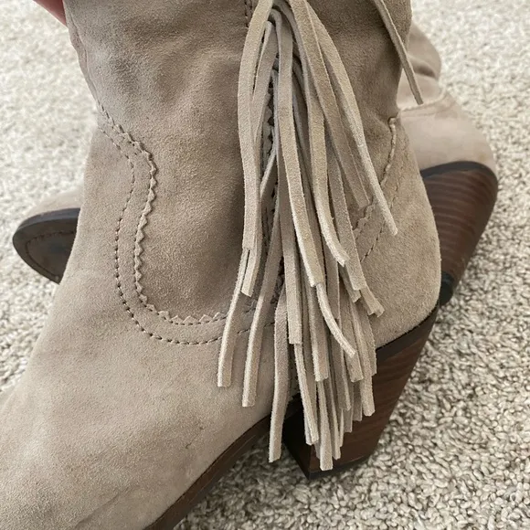 Sam Edelman Louise fringe nude women’s suede booties boots heels size 8