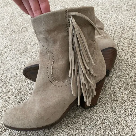 Sam Edelman Louise fringe nude women’s suede booties boots heels size 8