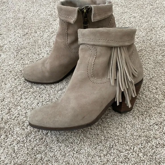 Sam Edelman Louise fringe nude women’s suede booties boots heels size 8