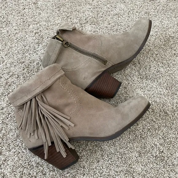 Sam Edelman Louise fringe nude women’s suede booties boots heels size 8