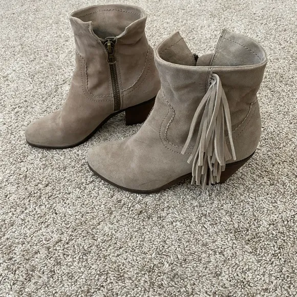 Sam Edelman Louise fringe nude women’s suede booties boots heels size 8
