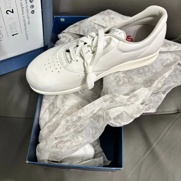 SAS - Women's - Freetime White Comfort Walking Shoes - Size 7W - New in Box
