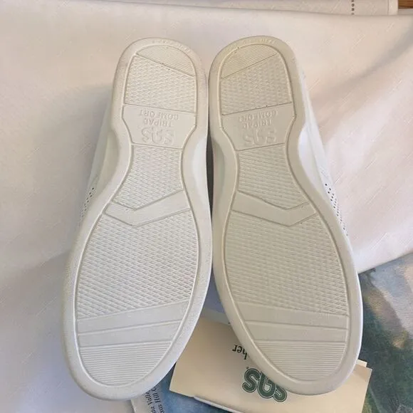 SAS WHITE LEATHER COMFORT SHOES.  NEW.