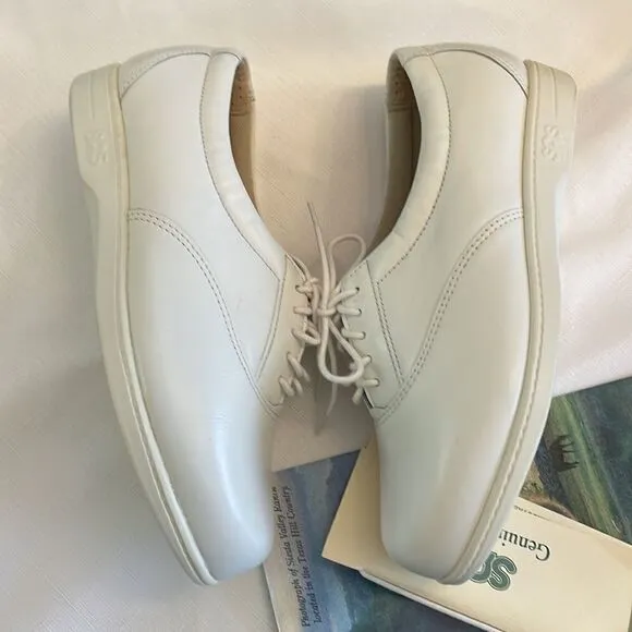 SAS WHITE LEATHER COMFORT SHOES.  NEW.