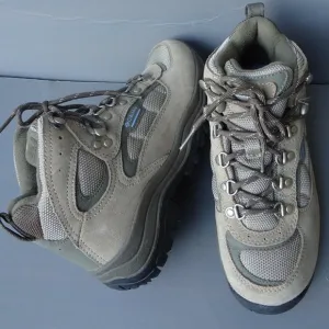 SIZE 7. Columbia suede leather ladies casual hiking boots