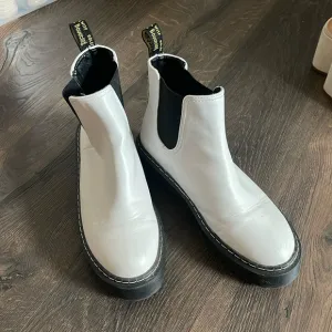 SMOOTH LEATHER PLATFORM CHELSEA BOOTS