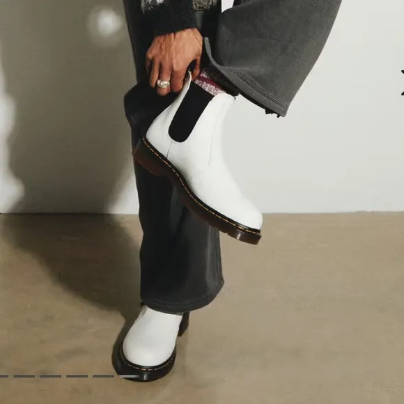 SMOOTH LEATHER PLATFORM CHELSEA BOOTS