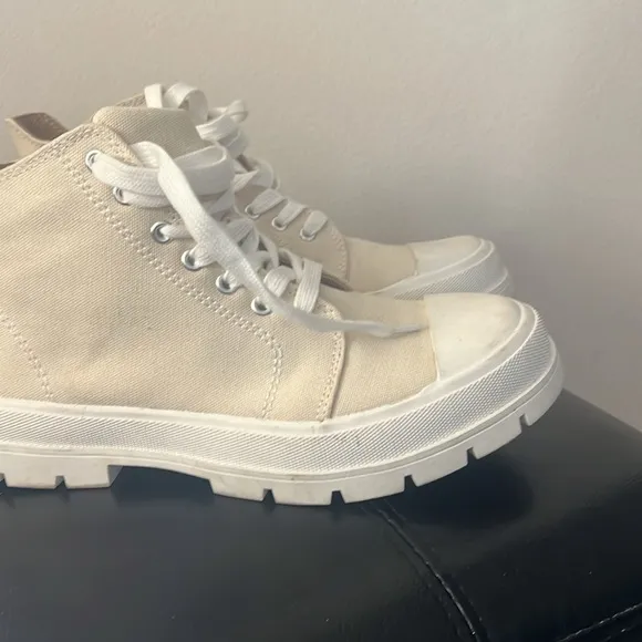 Soda canvas size 9 chunky boots y2k
