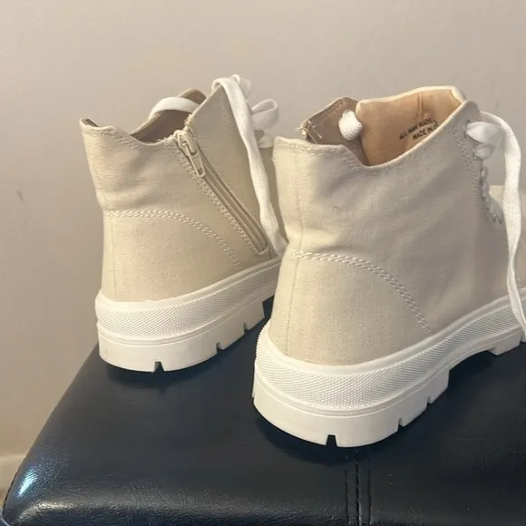 Soda canvas size 9 chunky boots y2k
