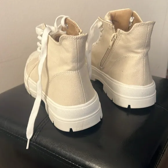 Soda canvas size 9 chunky boots y2k