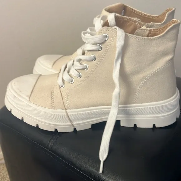 Soda canvas size 9 chunky boots y2k