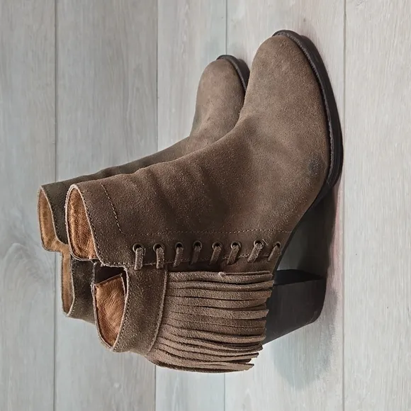 Sofft Women Fringe Suede Ankle Boots  Shoes 9.5M