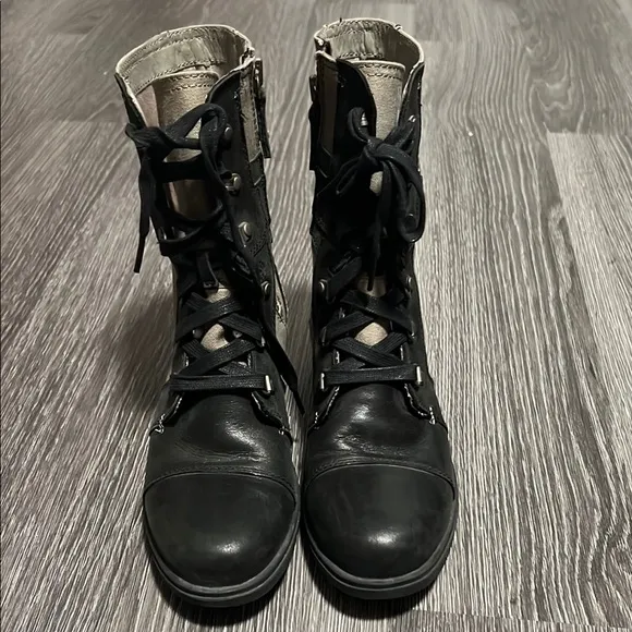 Sorel Black and Gray Combat Moto Boots with Sturdy Design