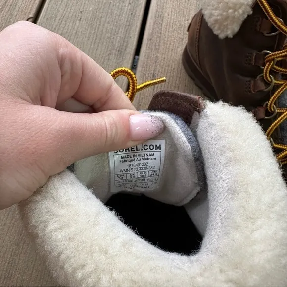 Sorel Harlow Lace Up Boots  Sheepskin Trim Dark Brown Leather Upper Size 7.5