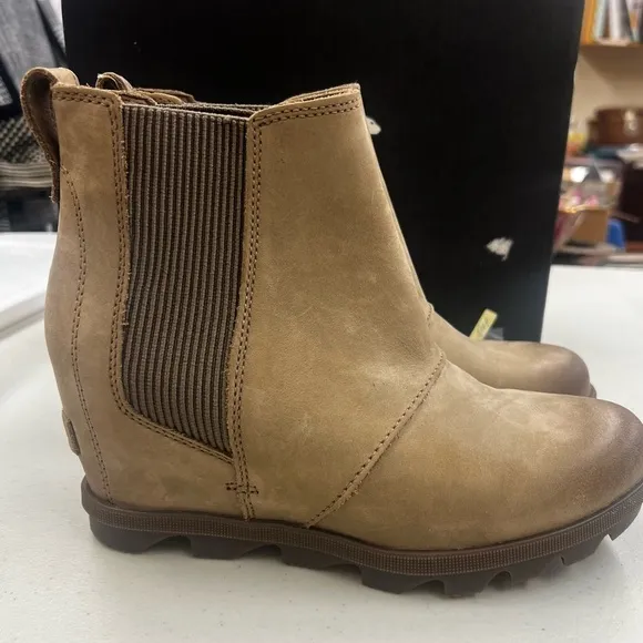 Sorel Joan of Arctic Wedge II Chelsea Boots - Ash Brown (Size 7.5 US)​