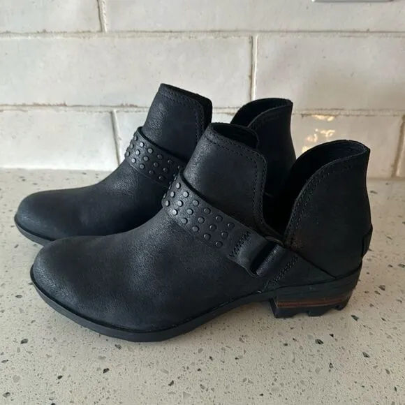 Sorel Lolla ll Women’s Black Leather Ankle Booties Cut Outs Studs Casual Size 6