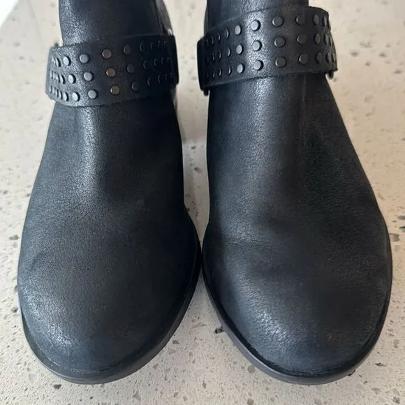 Sorel Lolla ll Women’s Black Leather Ankle Booties Cut Outs Studs Casual Size 6